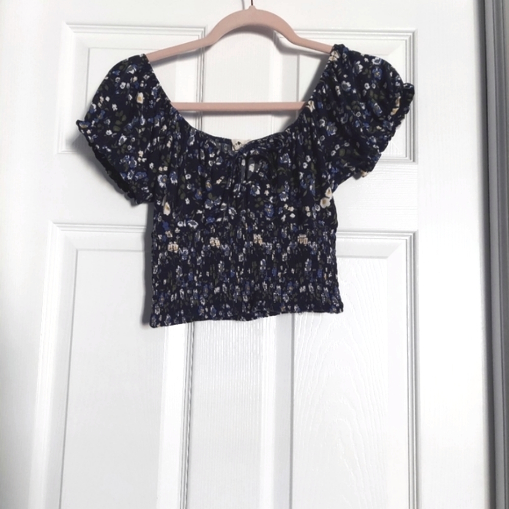 New Derek Heart navy floral top
